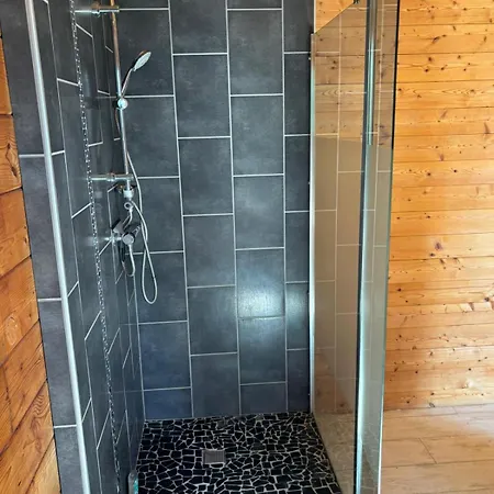 Grande Maison En Bois Eco-responsable Proche De La Hébergement de vacances *